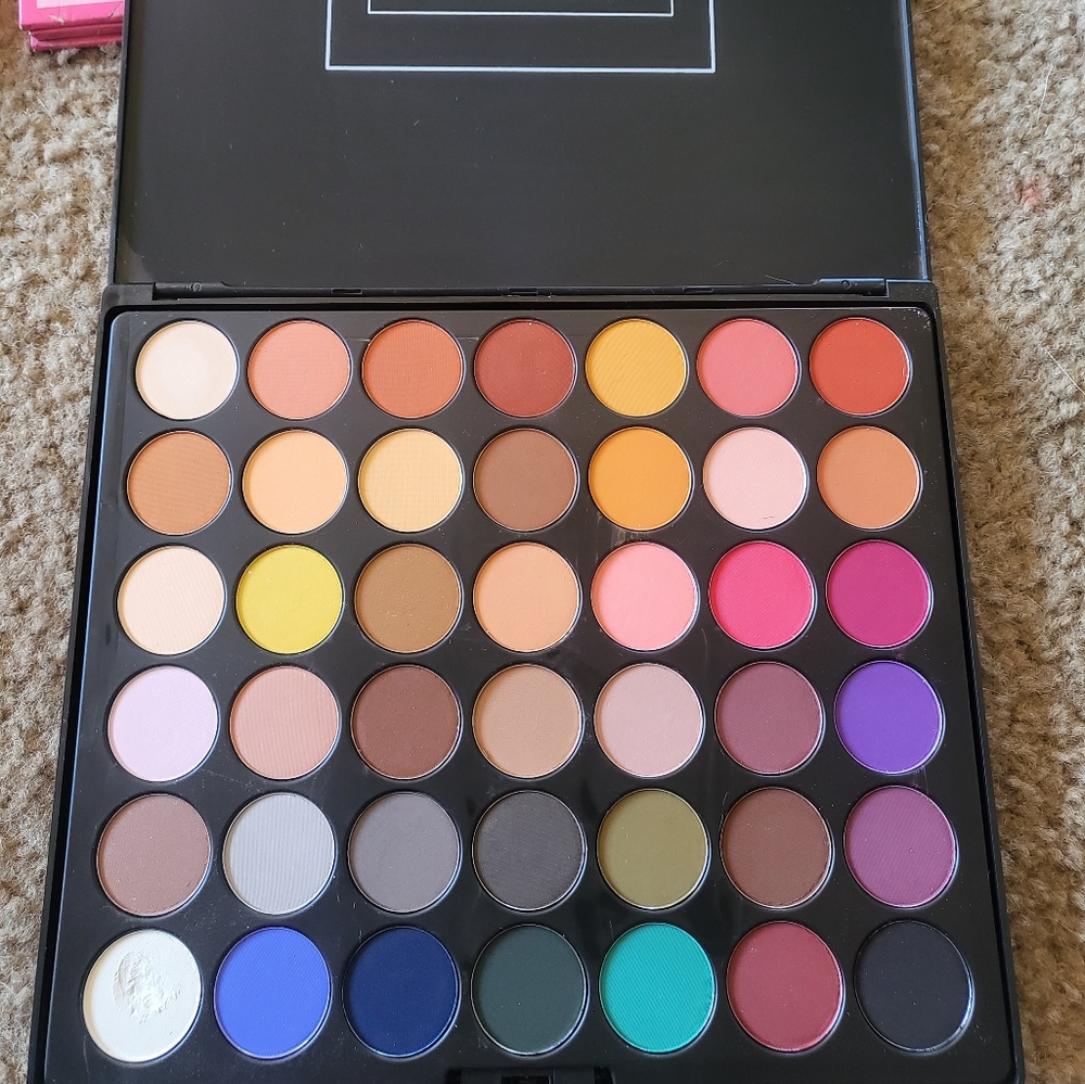 Bh cosmetics ultimate 42 color shadow palette.